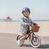 Banwood bicycle helmet in coral